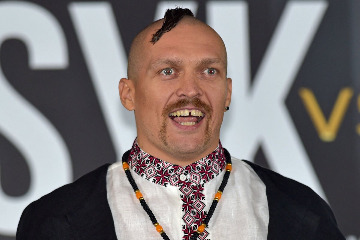 Anthony Joshua dans un rôle inconnu alors qu'Usyk prend la vedette avant le match revanche