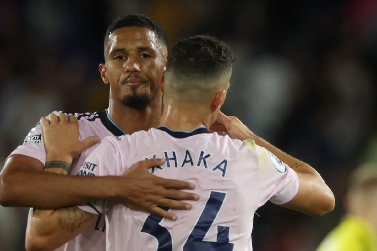 Granit Xhaka donne des conseils "incroyables" à William Saliba pour secouer le revers d'Arsenal: "Il est incroyable"