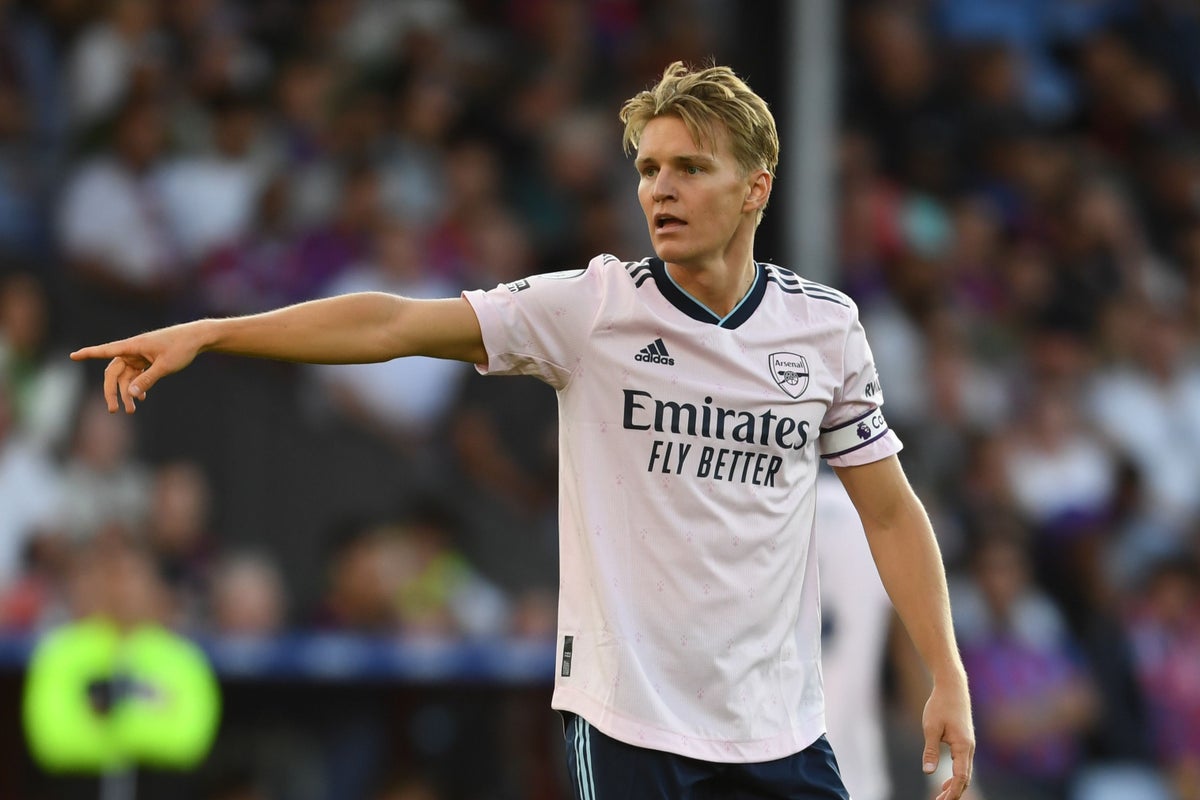 Martin Odegaard révèle qu'il s'est tourné vers Granit Xhaka pour obtenir des conseils de leadership après avoir pris la relève en tant que capitaine d'Arsenal