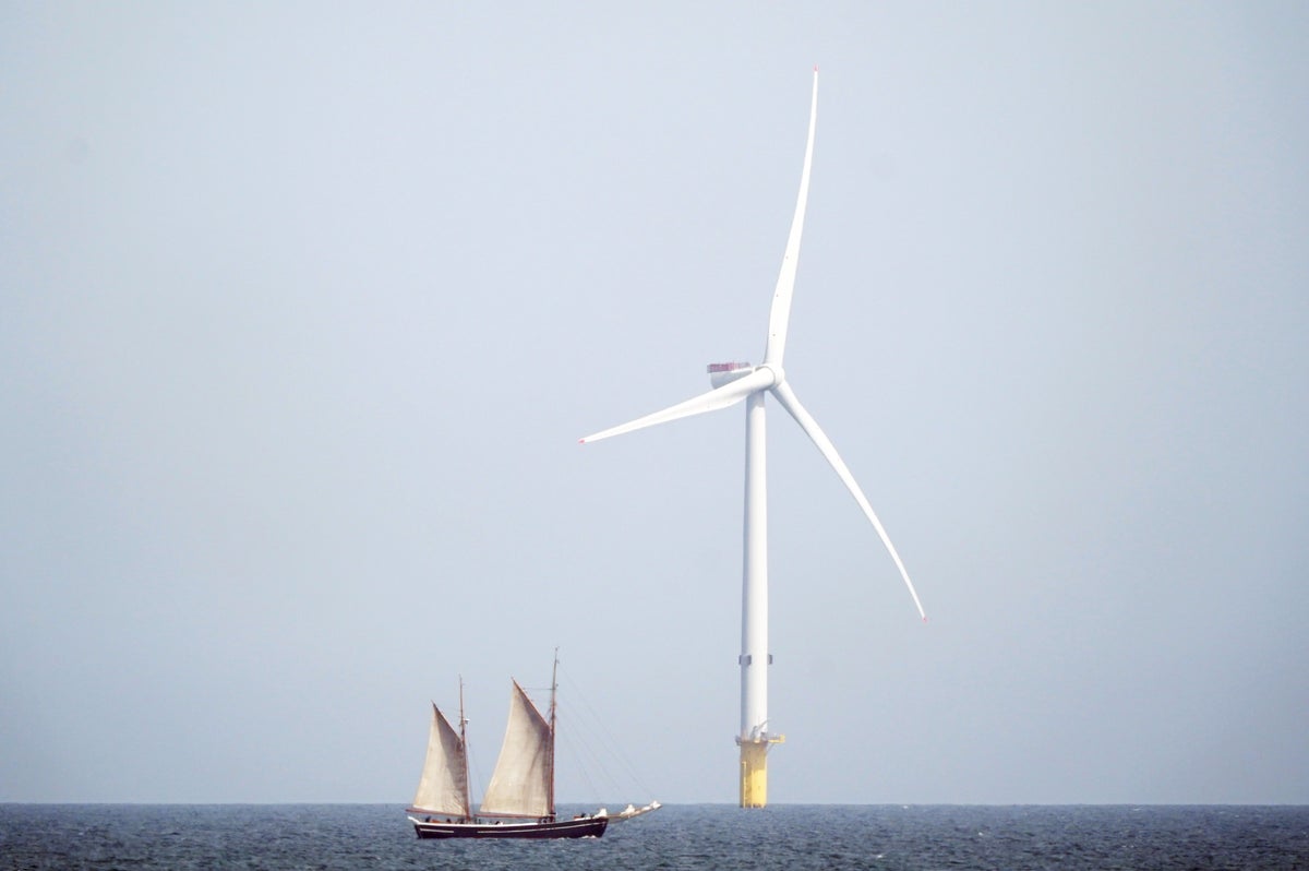 Déplacez les parcs éoliens vers de nouveaux contrats et économisez 18 milliards de livres sterling aux ménages, selon les organismes commerciaux