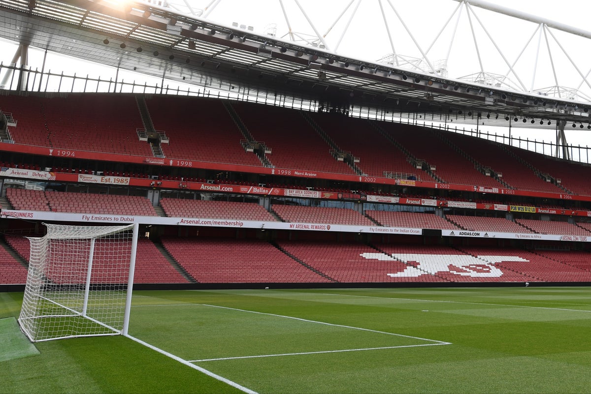 Le match face à Arsenal s'accumule alors que le club travaille sur des dates reportées après le report du PSV
