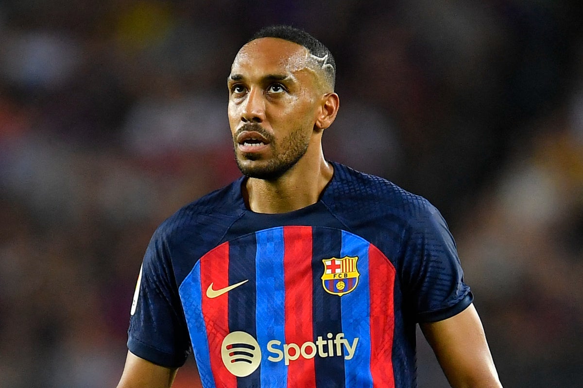 Le transfert de Pierre-Emerick Aubameyang à Chelsea a été convenu alors que Marcos Alonso se rend à Barcelone le jour de la date limite