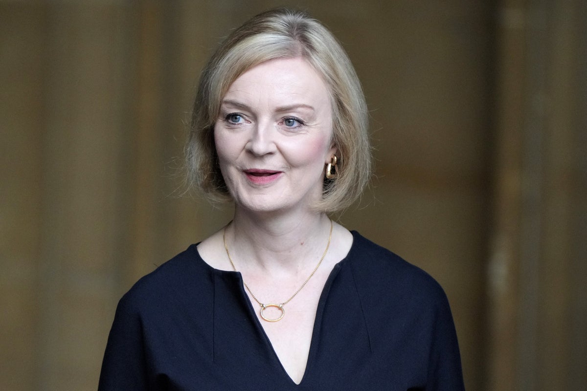 Liz Truss défend le budget mais s'arrête avant de garantir que les pensions des gens sont sûres