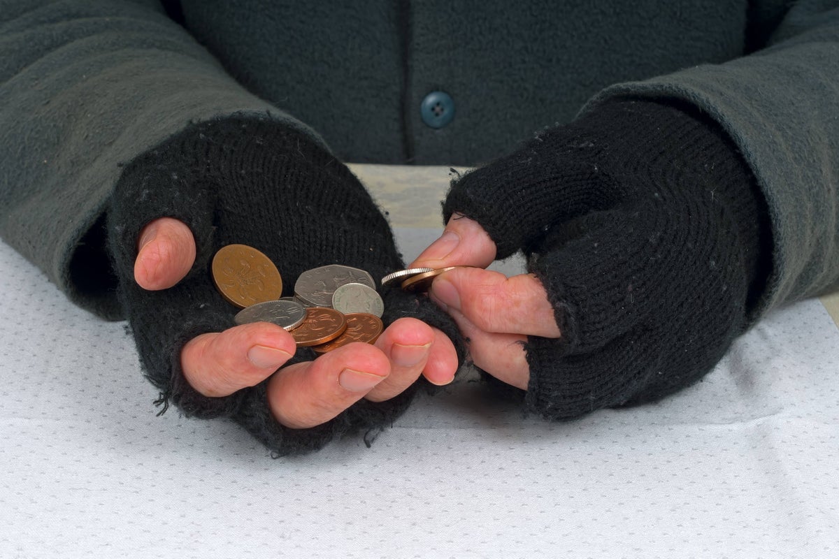 "Seuls les plus riches" de Grande-Bretagne verront leurs revenus augmenter, selon une analyse des réductions d'impôts