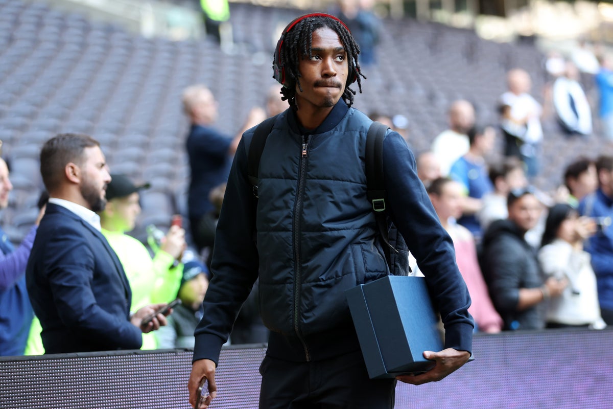 Antonio Conte fait allusion à la bouée de sauvetage de Djed Spence après un départ décevant à Tottenham