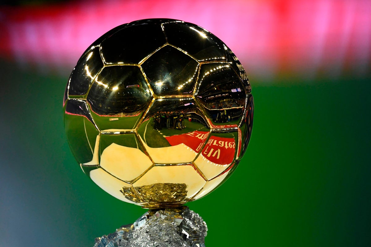Ballon d'Or 2022 EN DIRECT !  Mises à jour, présélection et résultats avec Karim Benzema favori pour remporter le prix