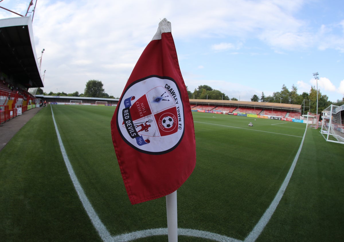 Crawley Town emmène la star de Sidemen TBJZL en procès aux côtés de ses deux frères avant une éventuelle apparition en FA Cup