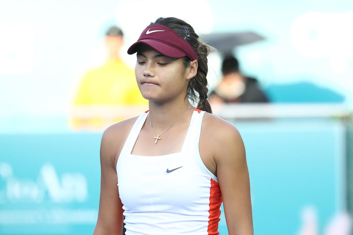 Emma Raducanu se retire de l'équipe britannique pour la Billie Jean King Cup en raison d'une blessure au poignet
