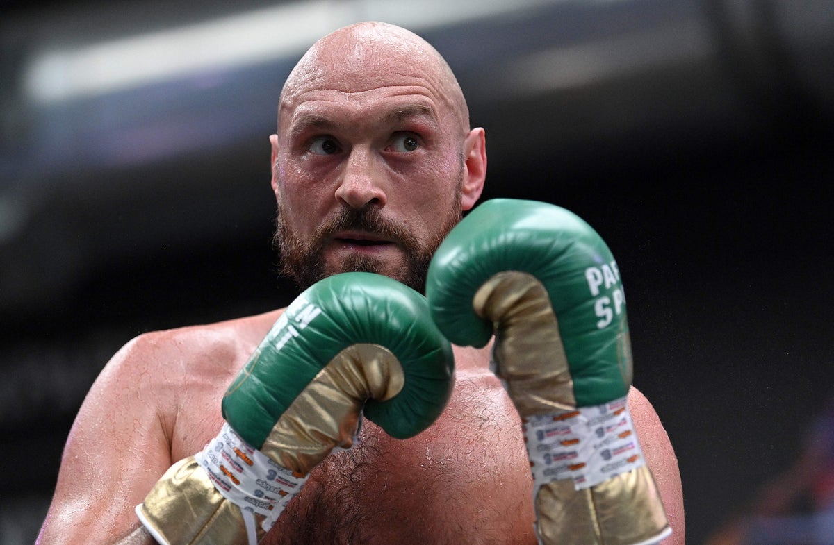 Tyson Fury combattra Dereck Chisora ​​en décembre alors que Frank Warren fait allusion à la date du concours Oleksandr Usyk