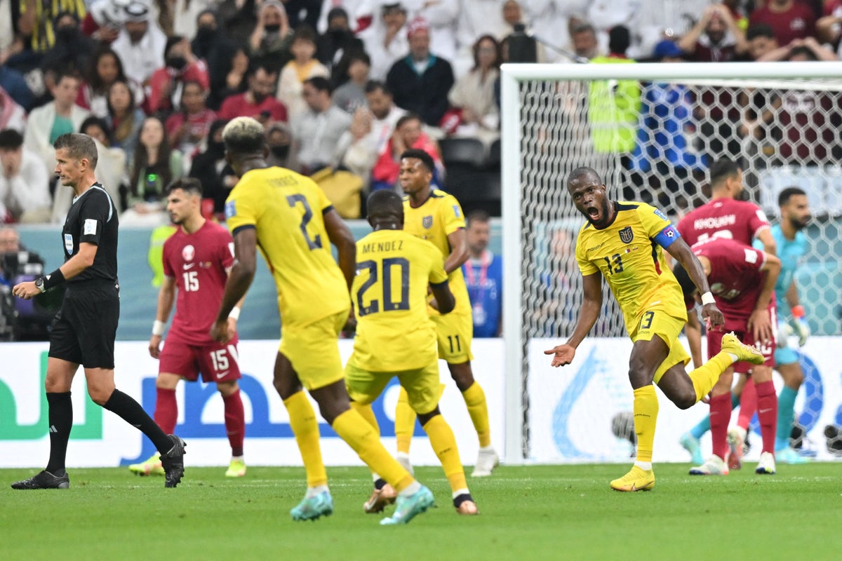 Le Qatar a le trac alors que les hôtes échouent contre l'Équateur lors de leur grande soirée d'ouverture de la Coupe du monde 2022