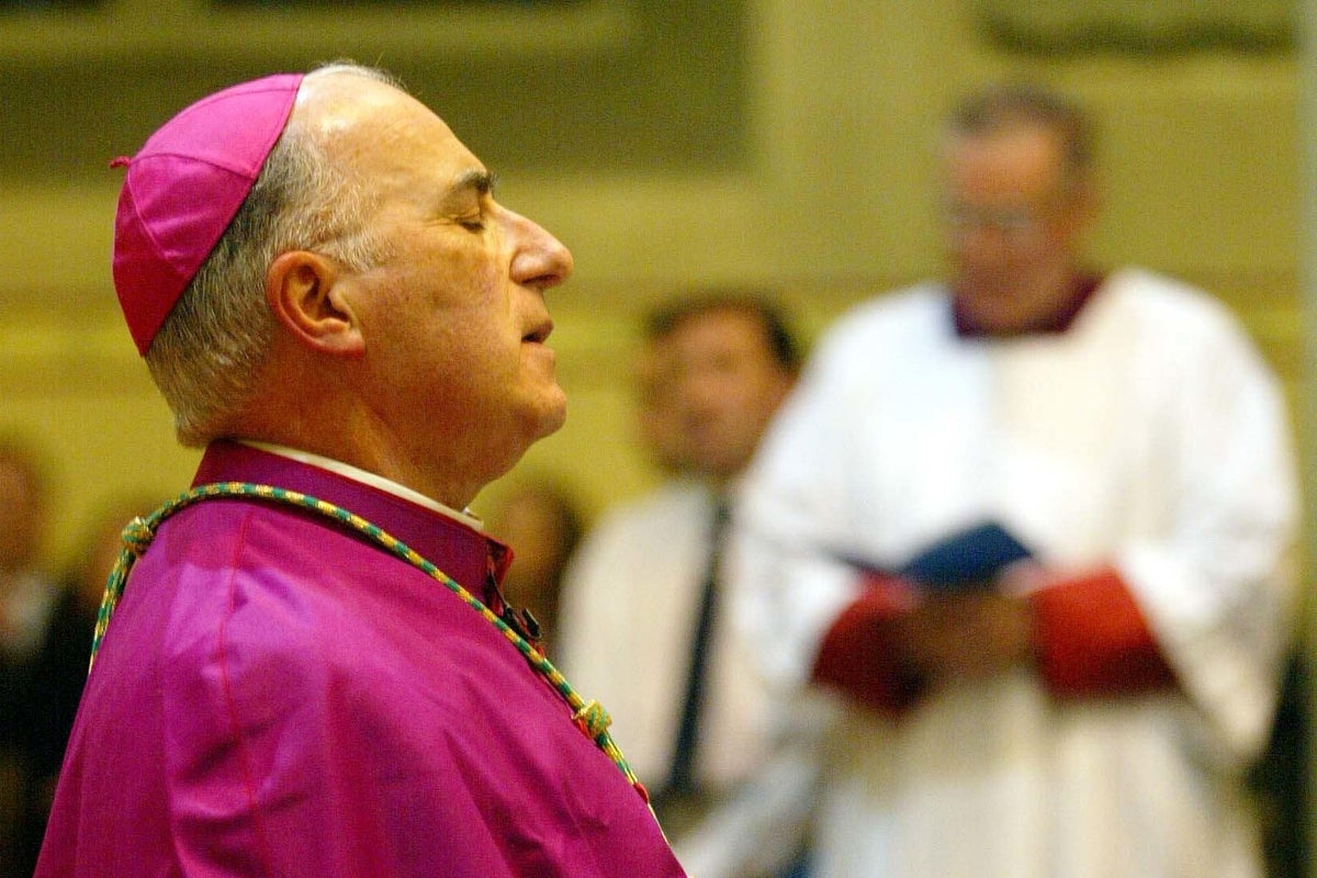 Sturgeon rend hommage à Mgr Mario Conti après sa mort