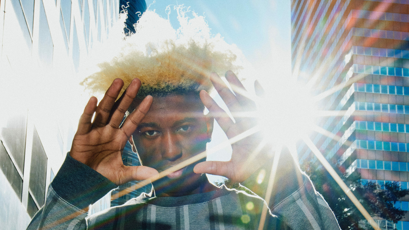 Julius Rodriguez, un jeune pianiste qui fusionne (toute) la musique de l'intérieur vers l'extérieur