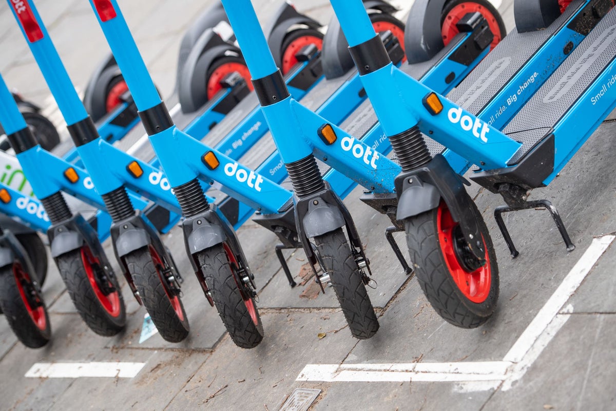 Les sons des scooters électriques pour aider à réduire les collisions avec les piétons seront testés