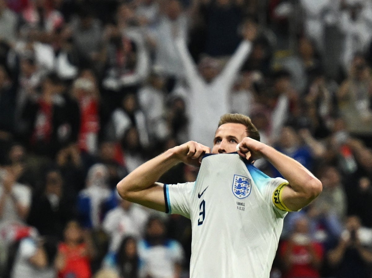 Les supporters anglais dévastés alors que Kane manque la place dans le thriller français