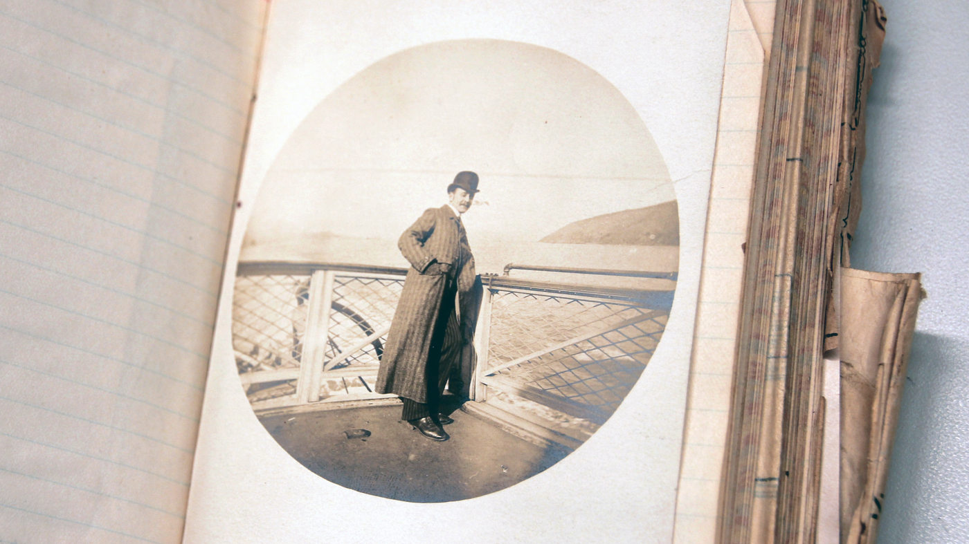 Les enregistrements de cet homme ont passé des années sous un fauteuil inclinable - ils ont maintenant trouvé une nouvelle maison