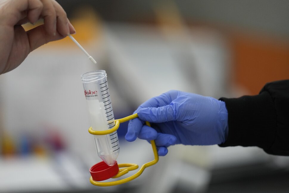 EXPLAINER : Ce qu'il faut savoir sur la nouvelle sous-variante XBB.1.5 d'Omicron |  Infos santé
