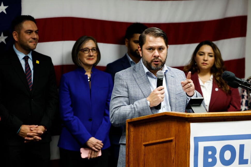 Le démocrate Ruben Gallego défie la nouvelle indépendante Kyrsten Sinema pour le Sénat de l'Arizona |  Politique