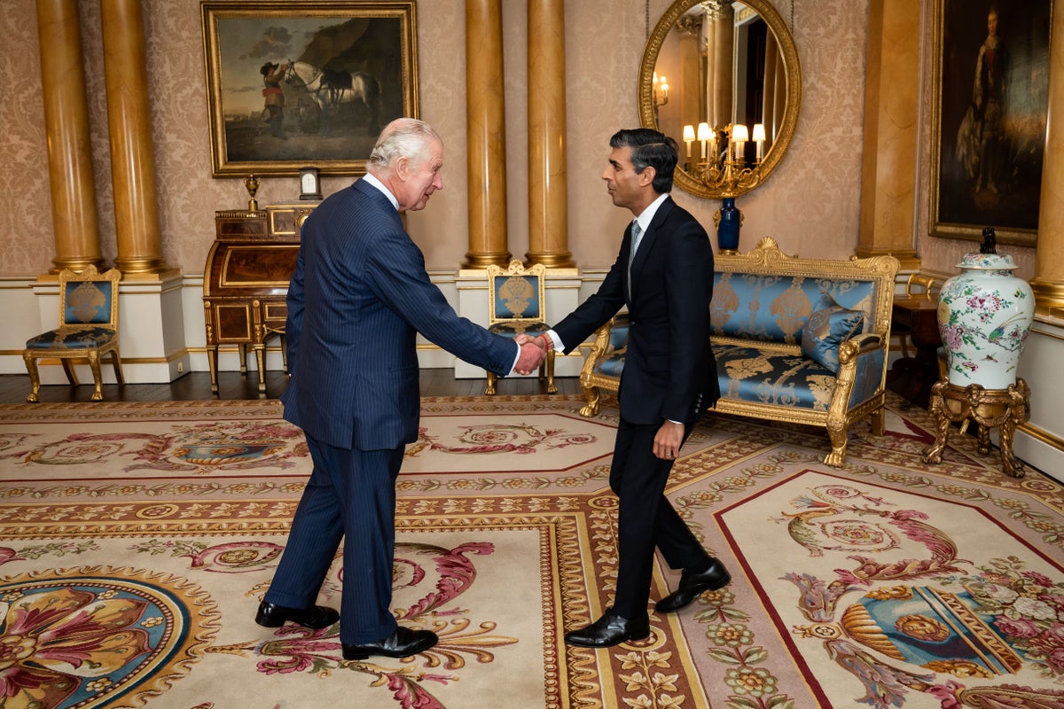 Le Premier ministre défend la famille royale en tant qu'institution dont il faut être "fier" malgré les mémoires de Harry
