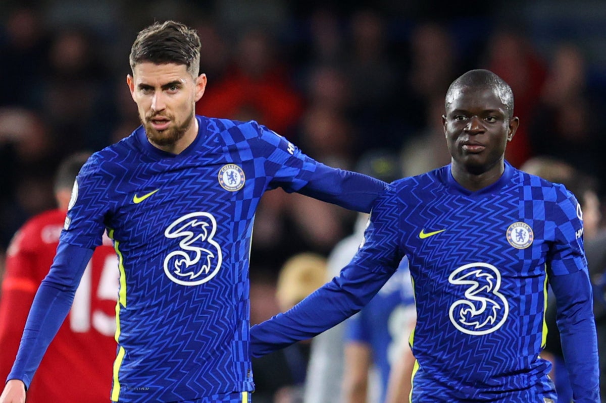 Napoli et Barcelone attendent alors que le Chelsea FC poursuit les pourparlers contractuels entre Jorginho et N'Golo Kante