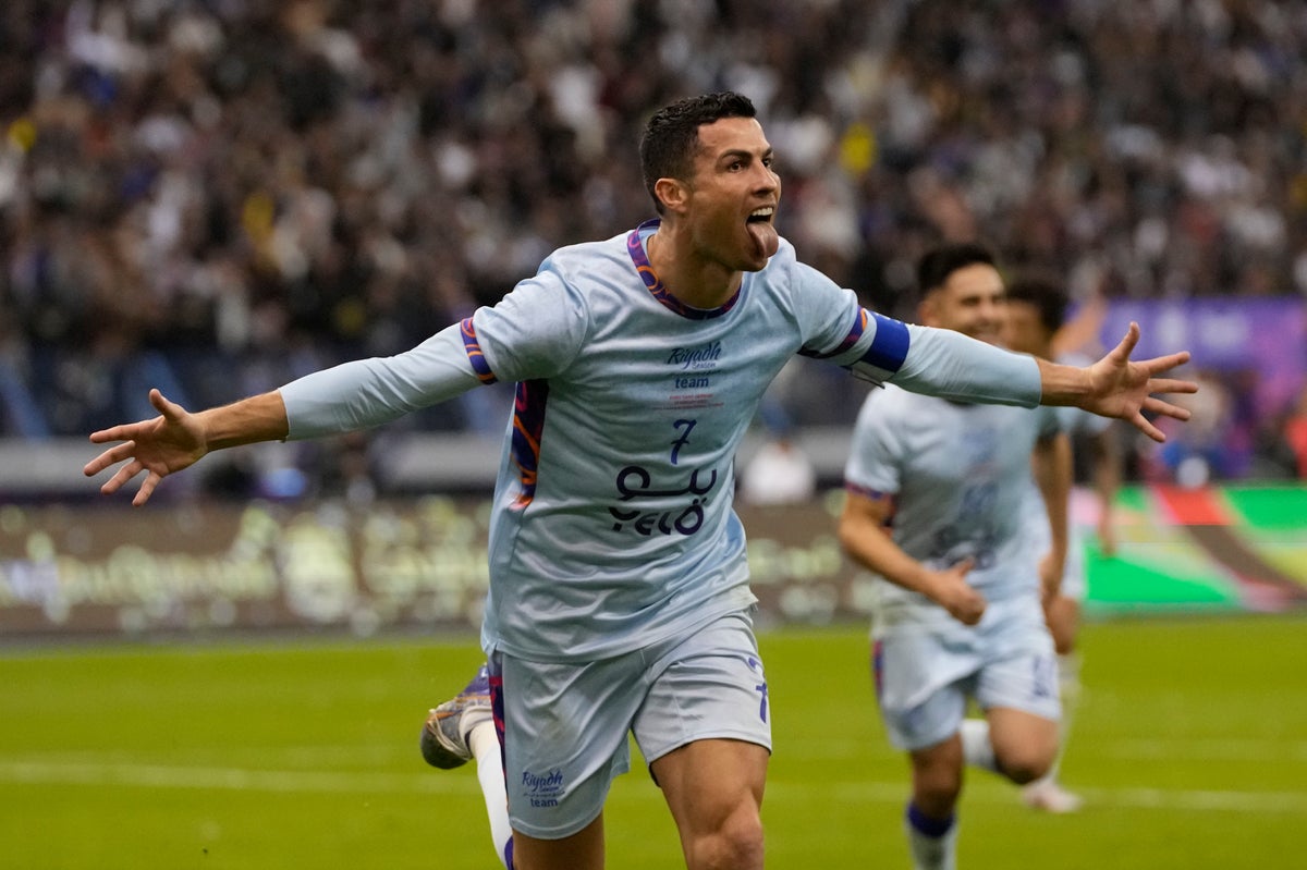PSG 5-4 Saudi All-Star XI EN DIRECT !  Résultat Ronaldo v Messi, flux de match et dernières mises à jour aujourd'hui