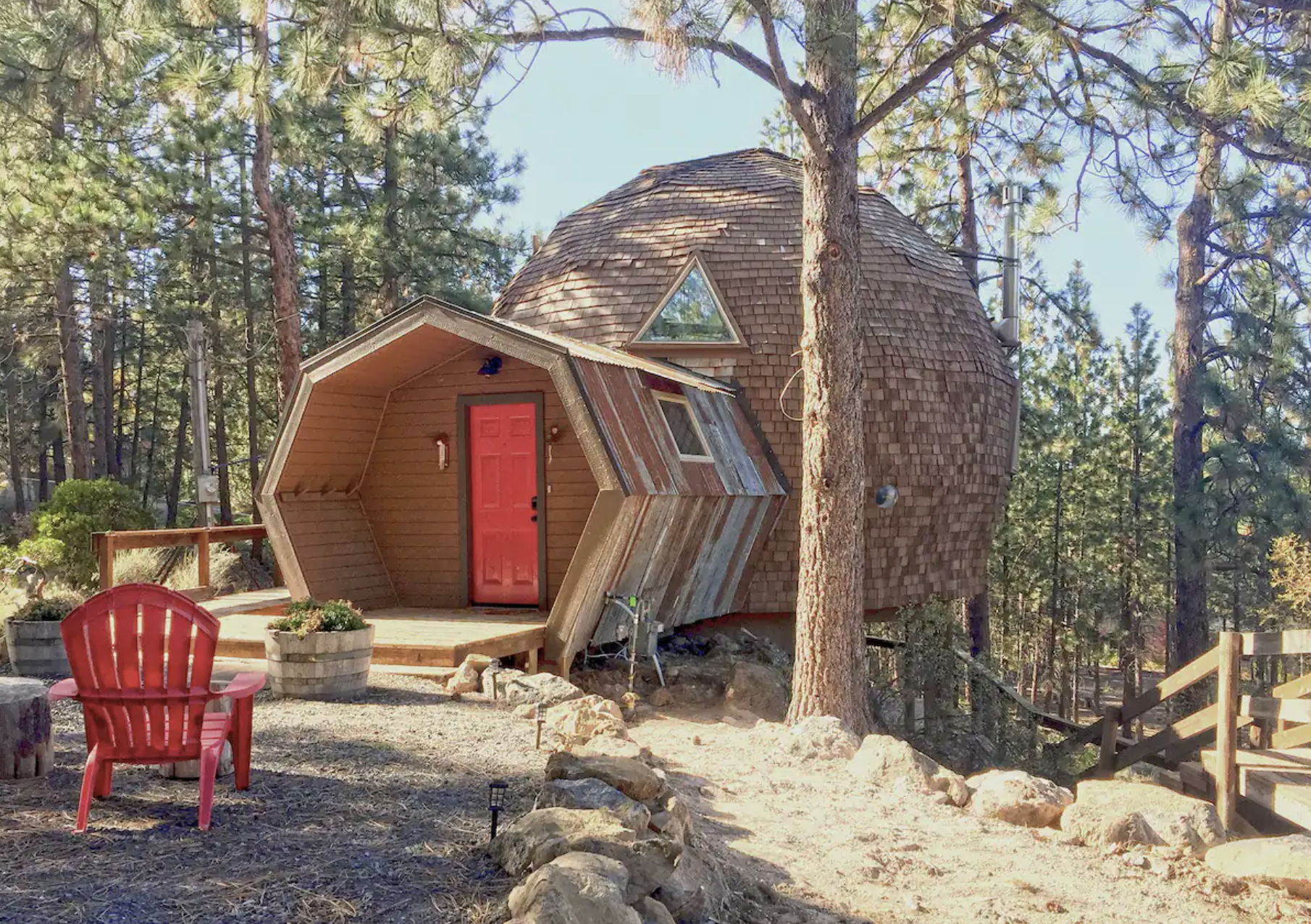 Installez-vous dans cette cabane à dôme sauvage pour une escapade dans l'Oregon