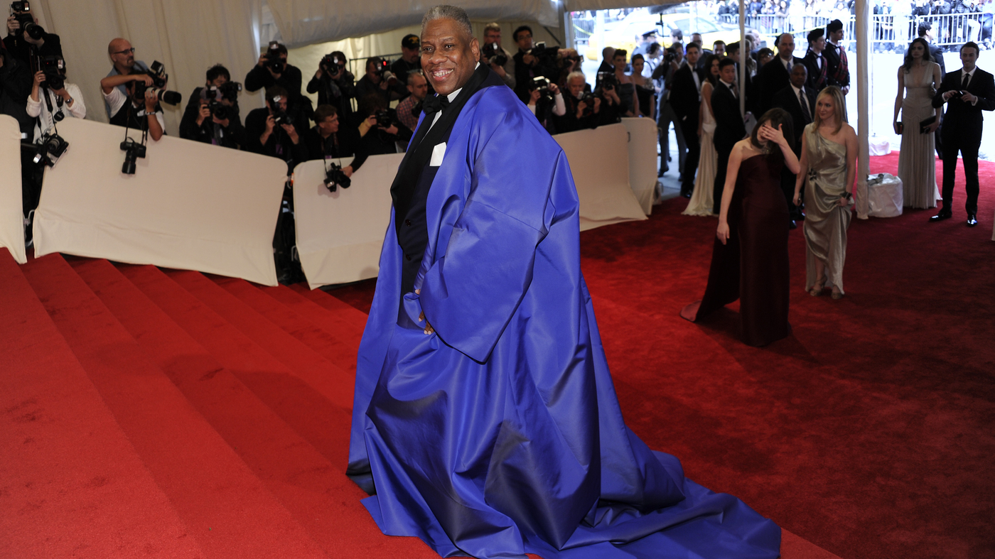 Les biens d'André Leon Talley, y compris les capes et l'art, rapportent 3,5 millions de dollars aux enchères