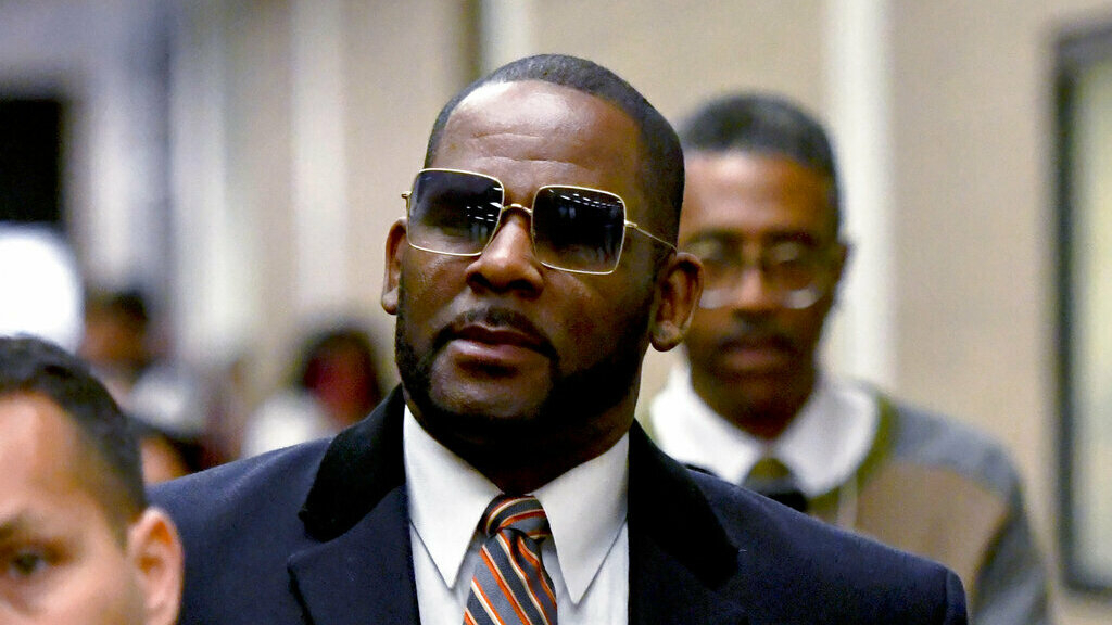 Les procureurs américains demandent 25 ans de prison supplémentaires pour R. Kelly