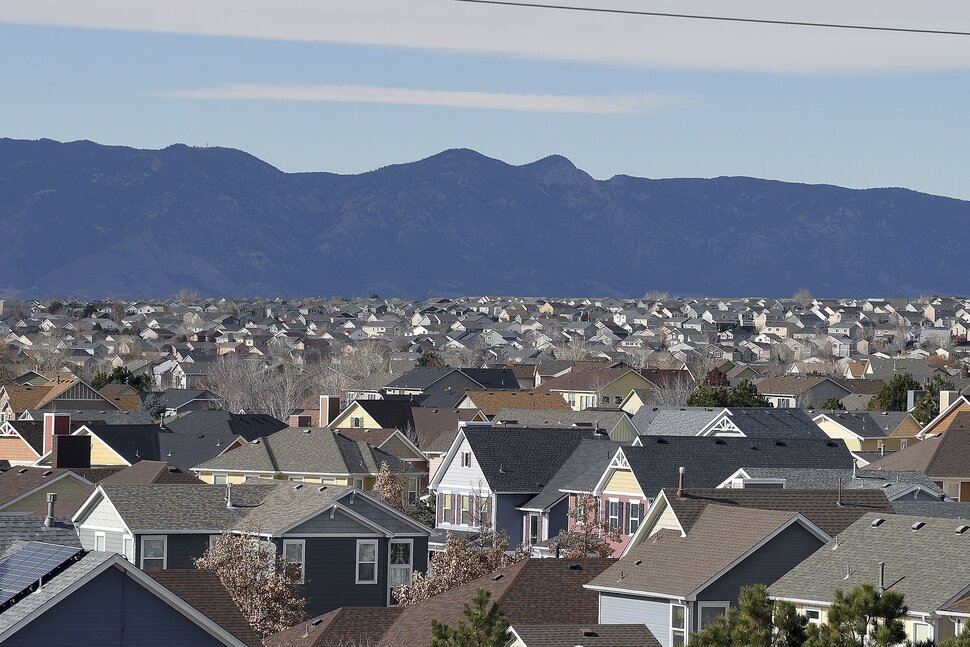 Les ventes de maisons terminent une année de baisse alors que les prix augmentent très légèrement |  Économie