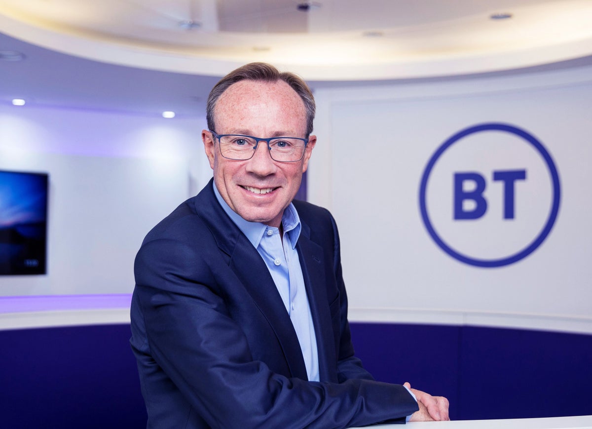 BT s'engage à construire un Internet haut débit "comme la fureur" avec des grèves maintenant dans le passé