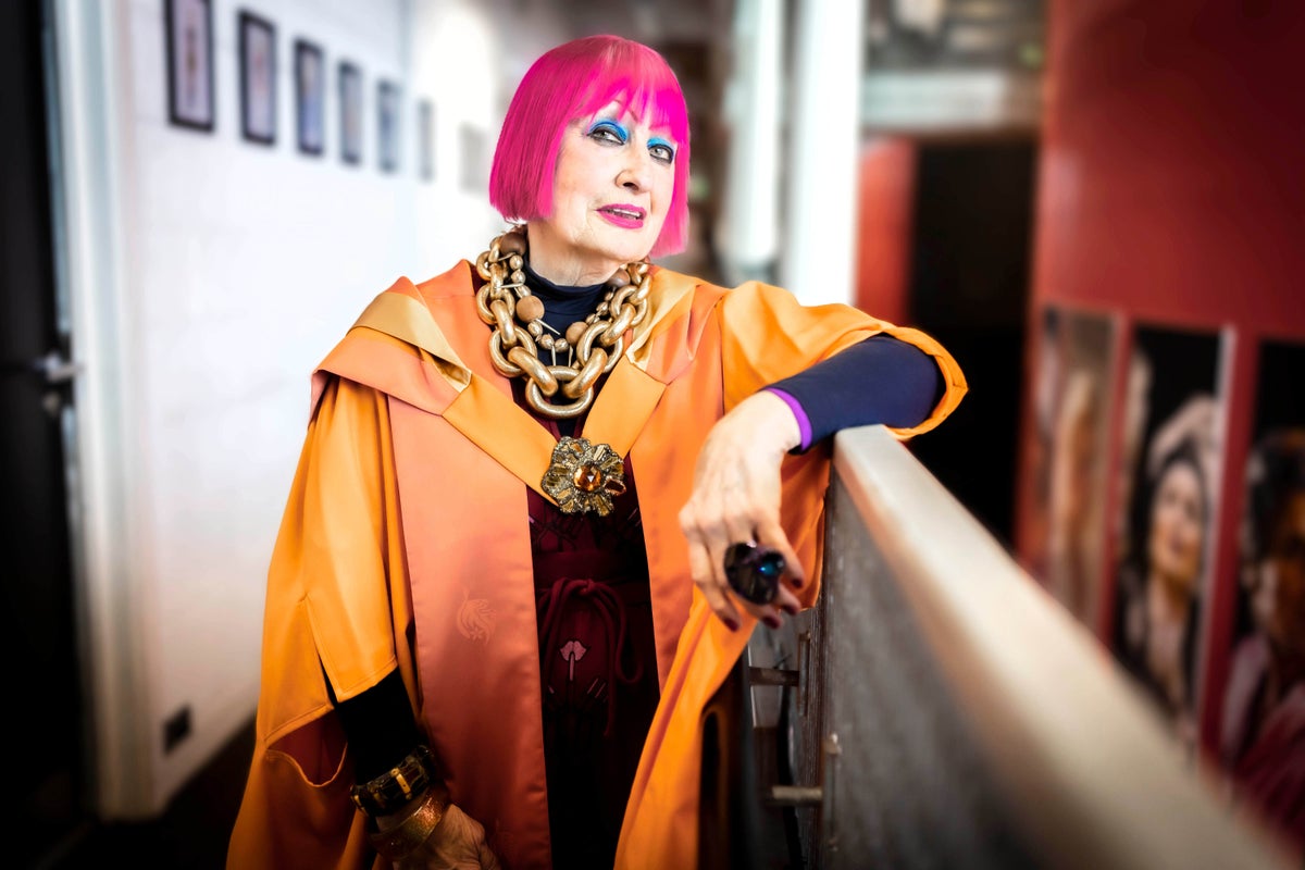 Dame Zandra Rhodes fera don de ses archives complètes à l'Université De Montfort