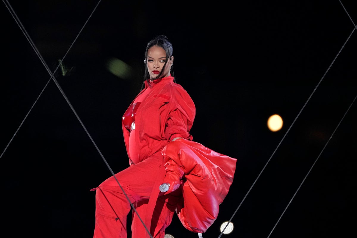 Le créateur de tenues du Super Bowl de Rihanna dévoile sa dernière collection de défilés