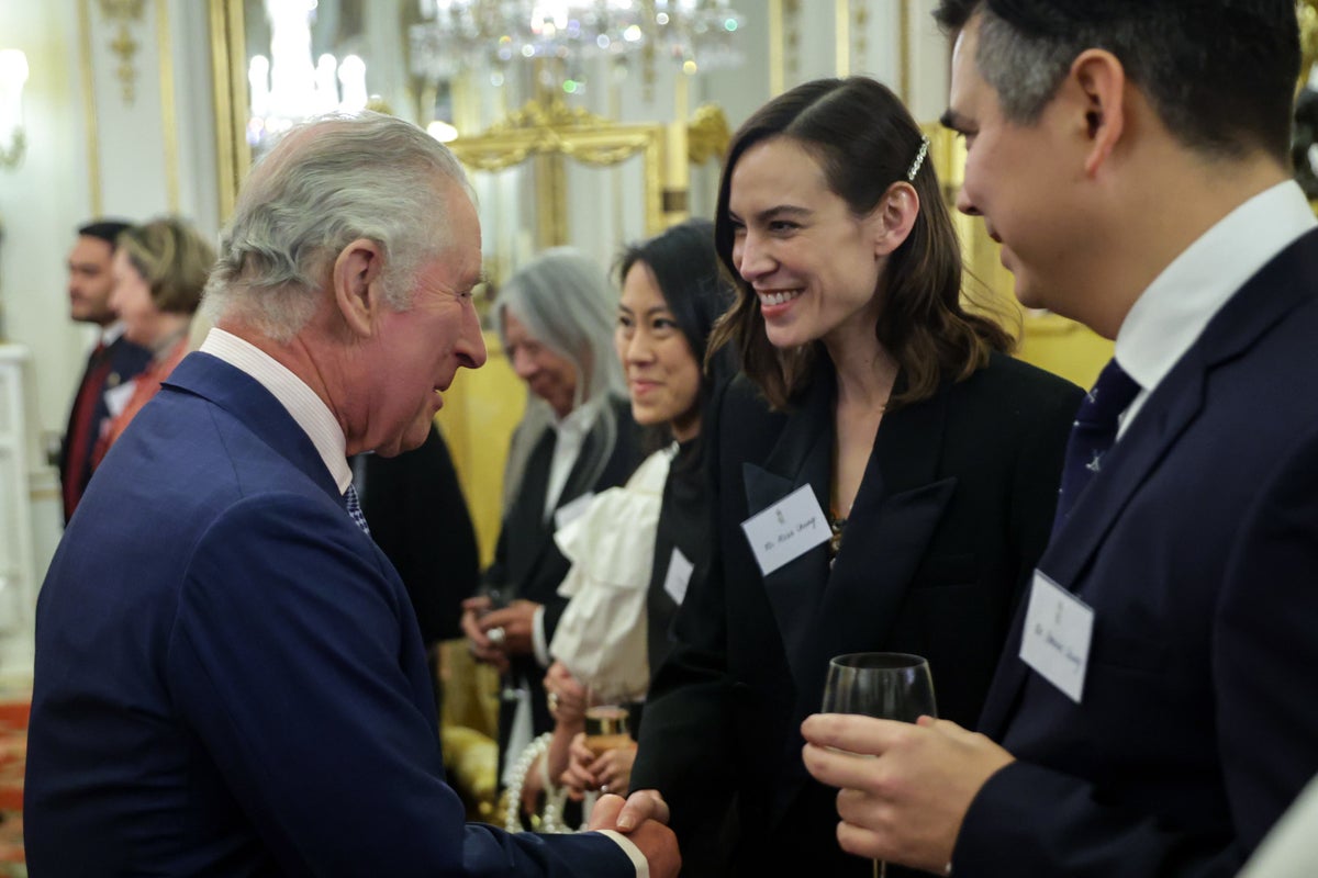 Le roi et la reine consort célèbrent les communautés asiatiques au palais de Buckingham