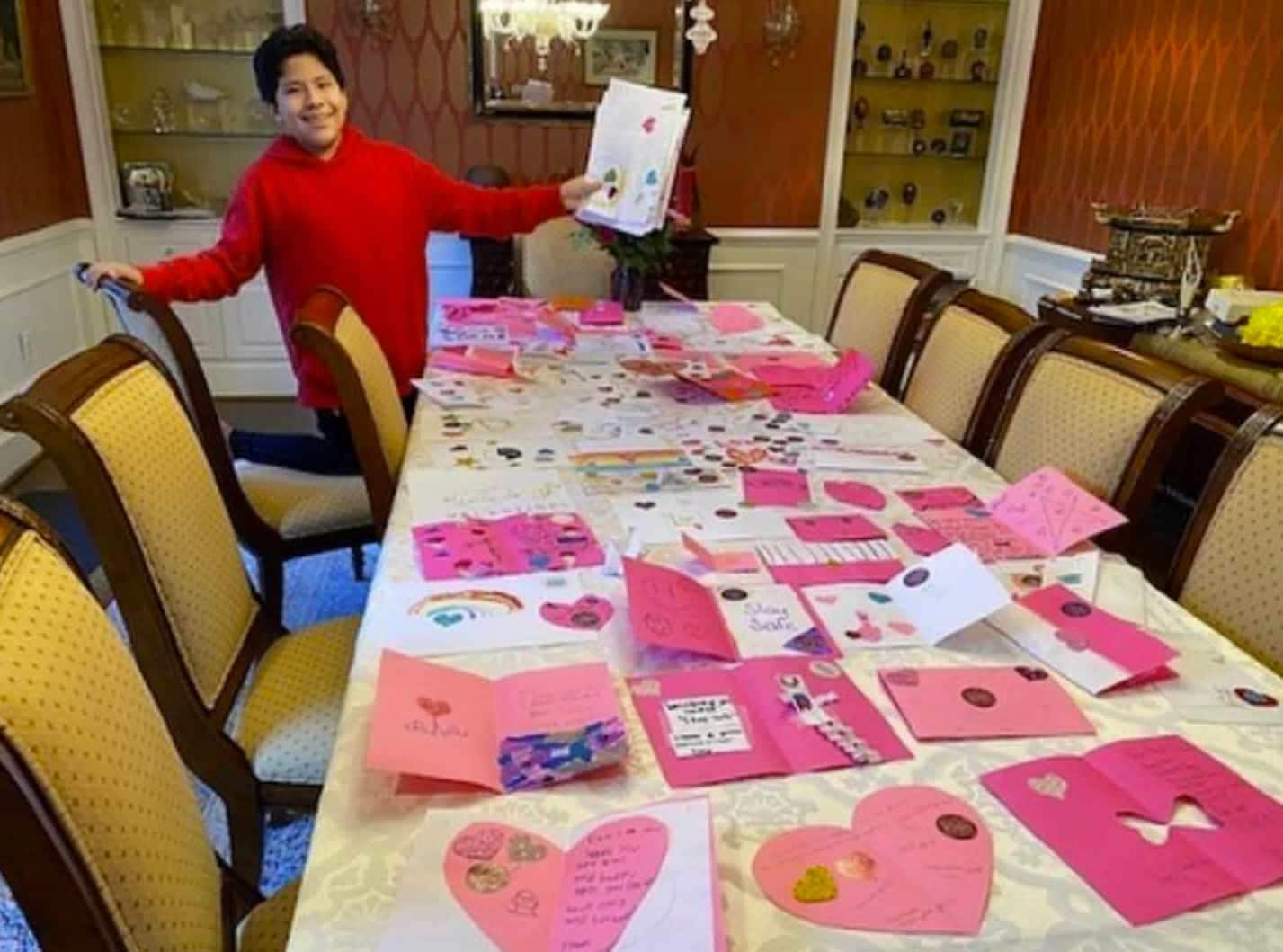 Patrick Kauffmann livre des cartes à des inconnus avec Valentines by Kids
