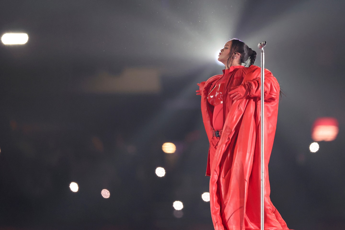 Rihanna était enceinte lors de son émission de mi-temps.  Mais elle, et non sa grossesse, était la star.