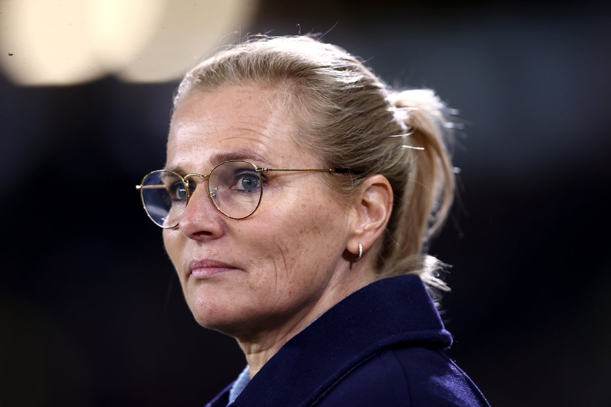 Sarina Wiegman exige mieux alors que l'Angleterre gagne sur un terrain "horrible" à Milton Keynes