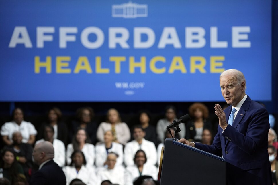 Biden brandit l'ACA nouvellement populaire contre les républicains |  Politique