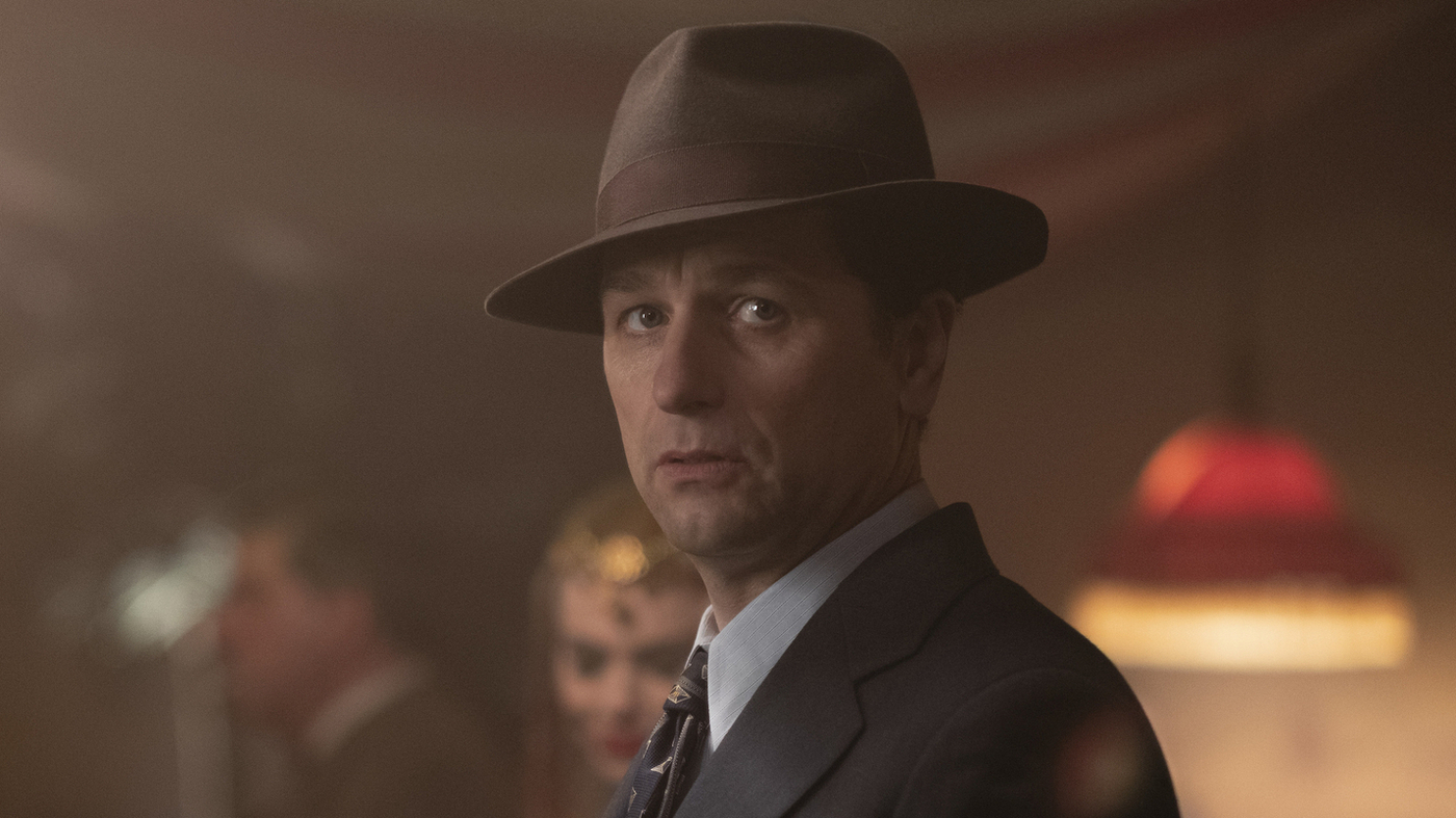 'Perry Mason' revient pour la saison 2, mais le redémarrage est moins amusant que l'original