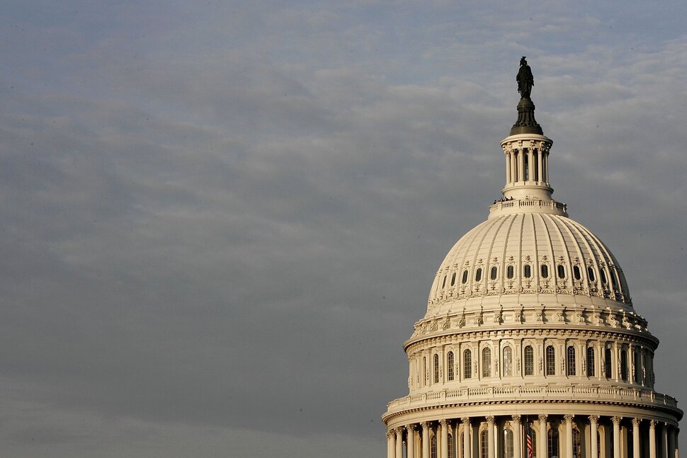 House approuve une mesure visant à déclassifier les informations sur l'origine du COVID-19 |  Politique