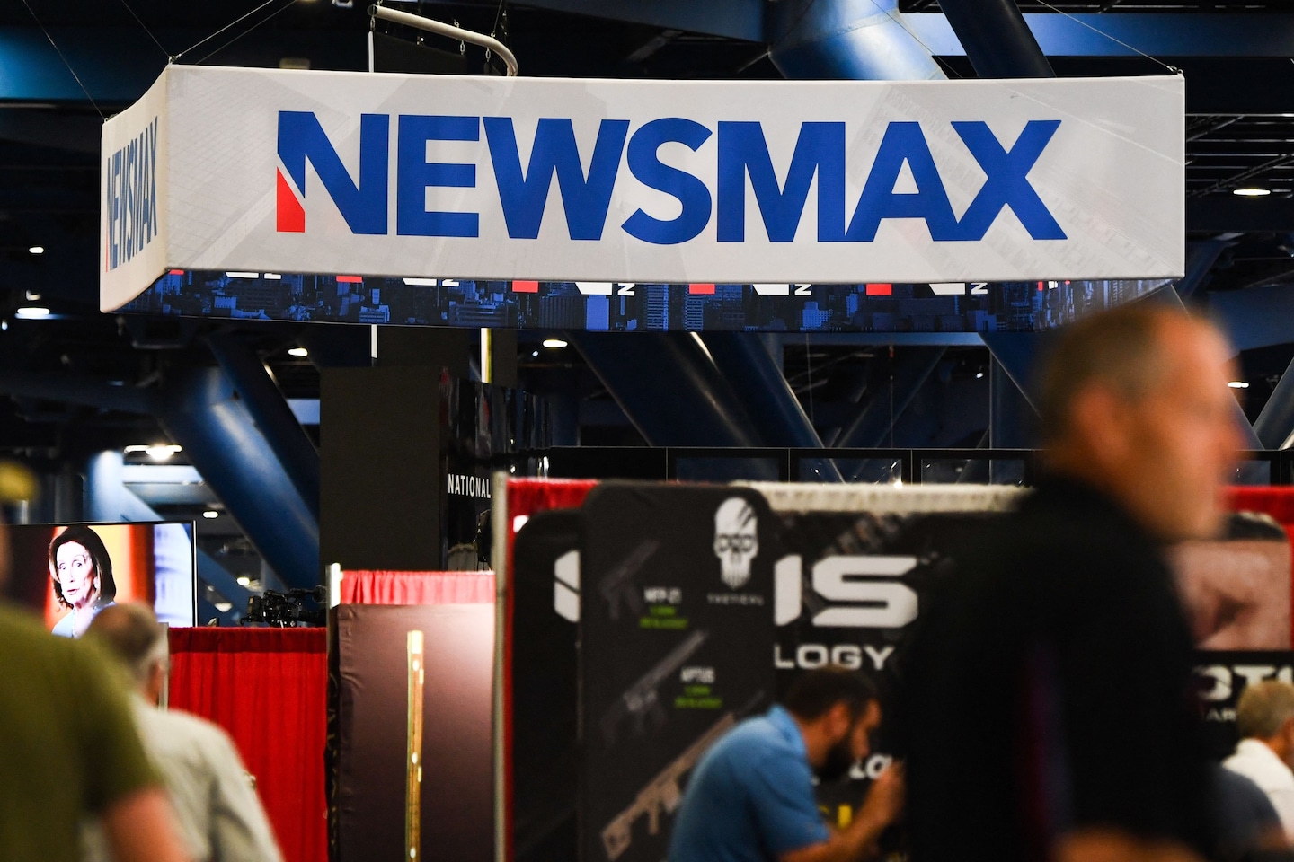 Après la fureur politique, Newsmax reviendra sur DirecTV