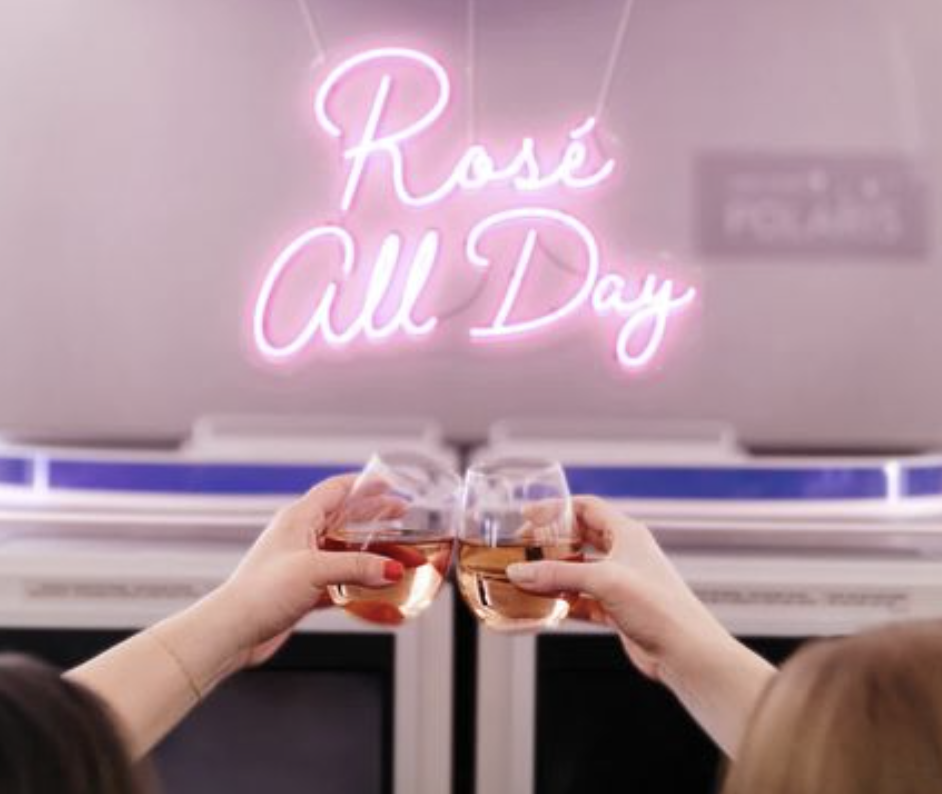 Cette compagnie aérienne vient d'annoncer une collaboration épique avec du rosé