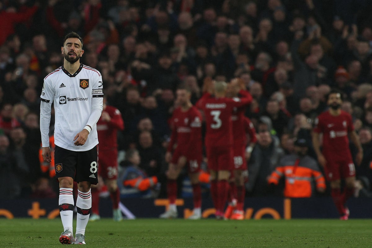 Gary Neville en a "assez" de "gémir" Bruno Fernandes après l'humiliation de Manchester United