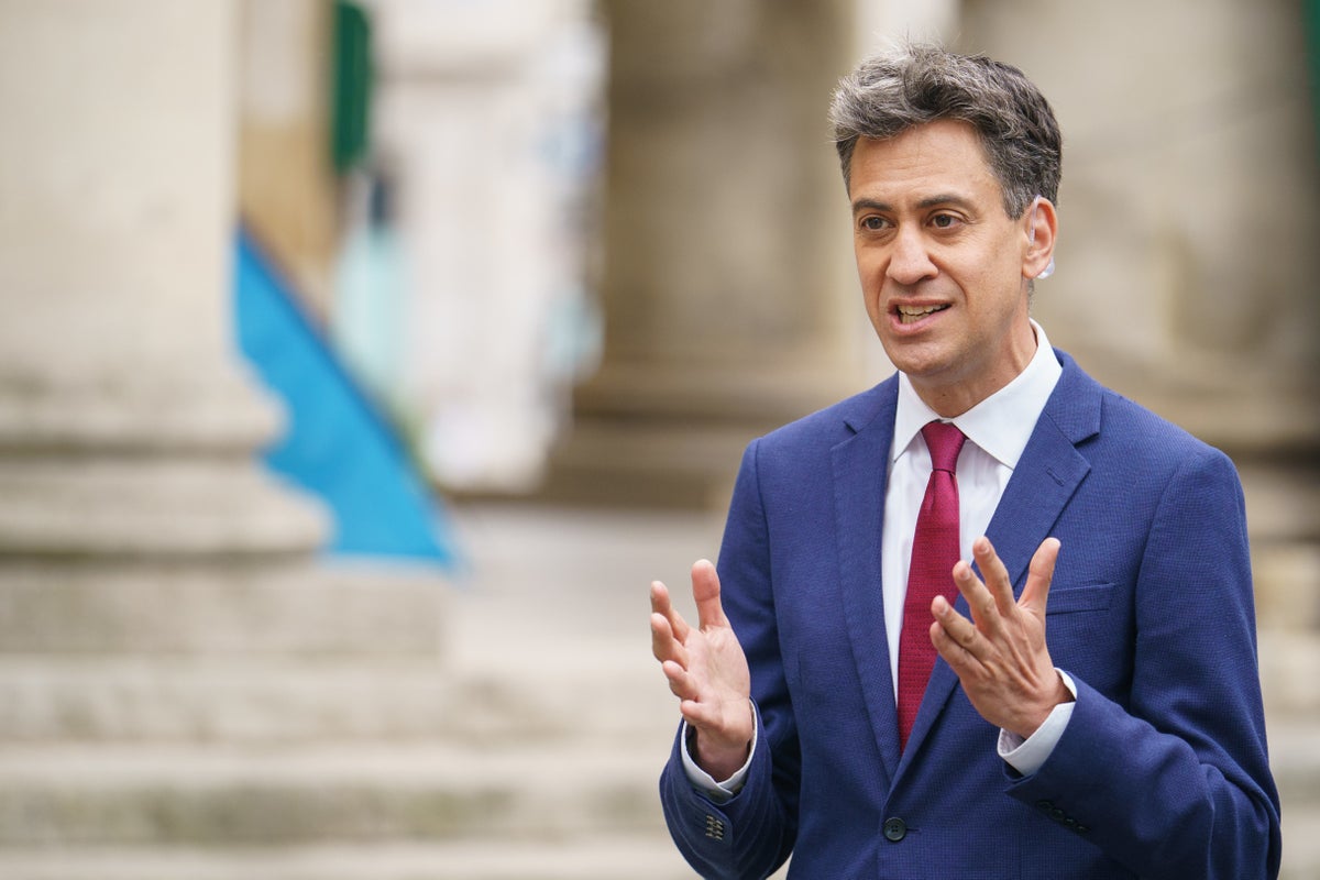 La Grande-Bretagne perd la course mondiale aux emplois verts, déclare Miliband du Labour