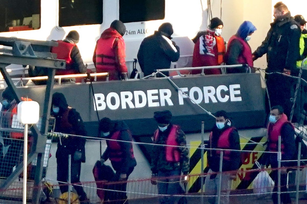 La nouvelle législation n'est qu'une partie de l'action pour "arrêter les bateaux", promet le ministre