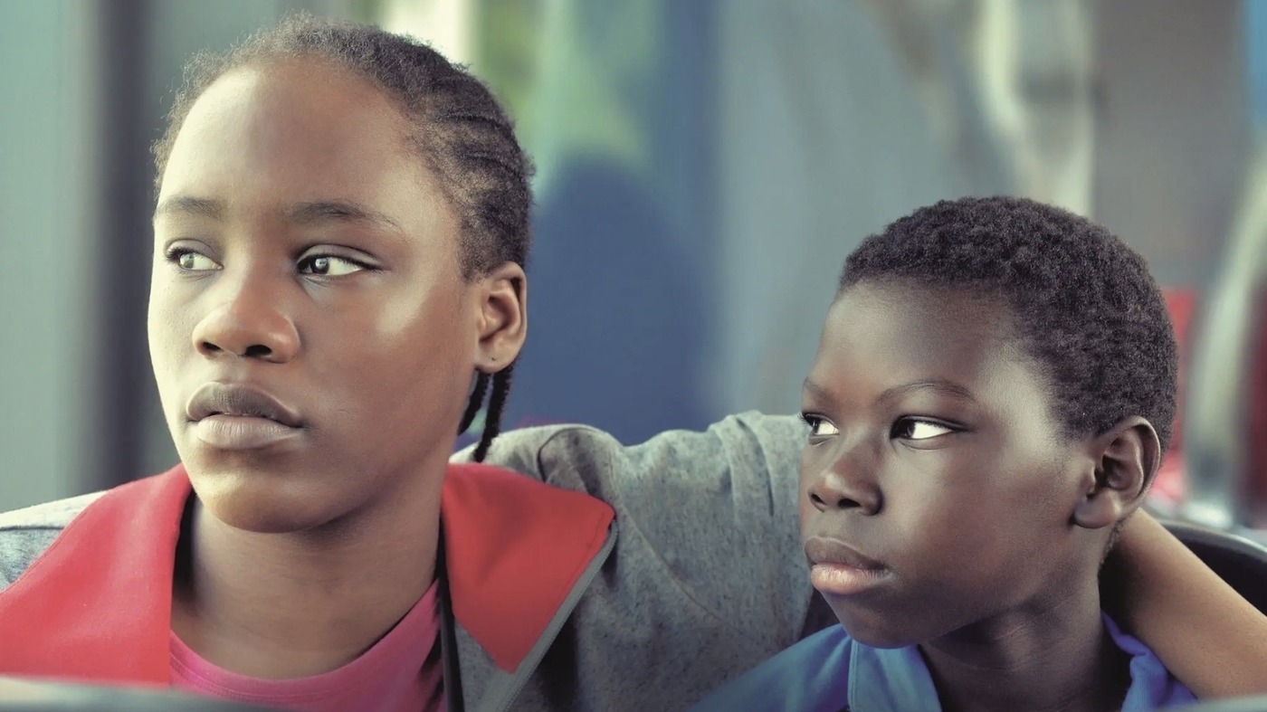 Deux enfants migrants se battent pour rester ensemble - et rester en vie - dans ce film déchirant