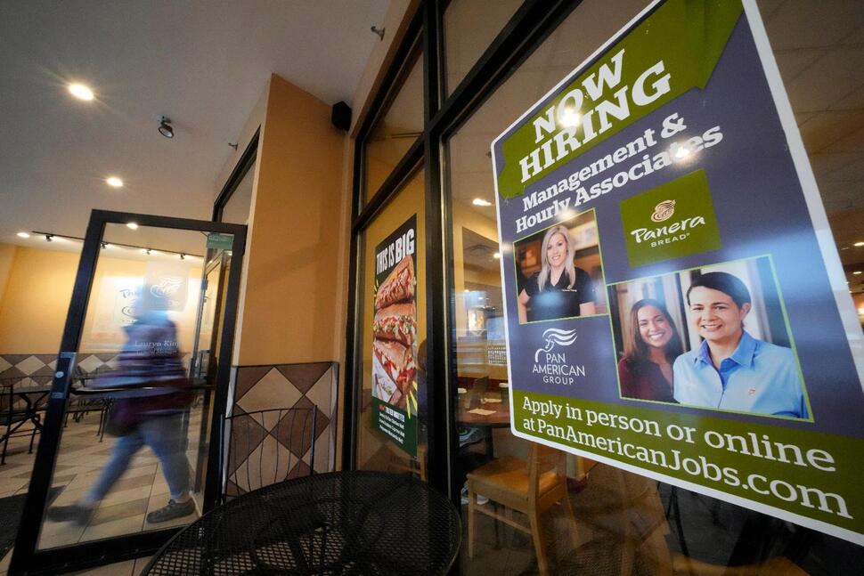 Les employeurs ajoutent 236 000 emplois en mars alors que le marché du travail ralentit par rapport au rythme effréné de février |  Économie