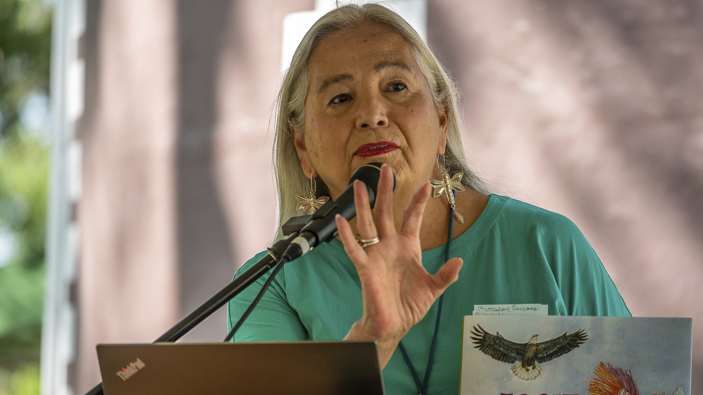 Denise Lajimodiere est nommée première poétesse lauréate amérindienne du Dakota du Nord