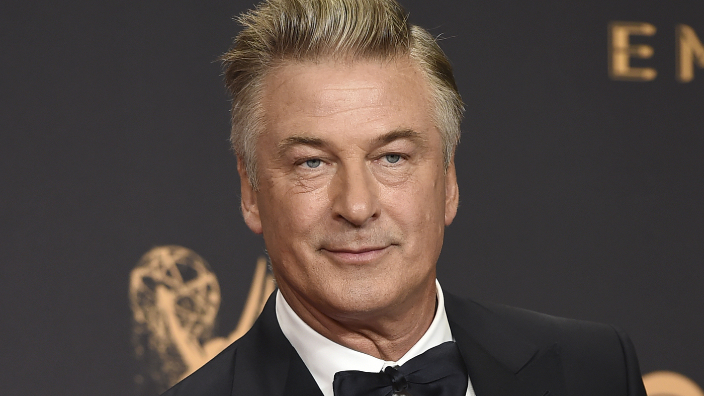 Les accusations contre Alec Baldwin dans le tournage du film "Rust" abandonnées pour l'instant