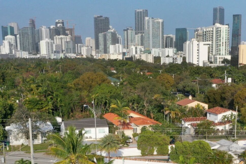 Les prix des maisons affichent un léger gain en février |  Économie