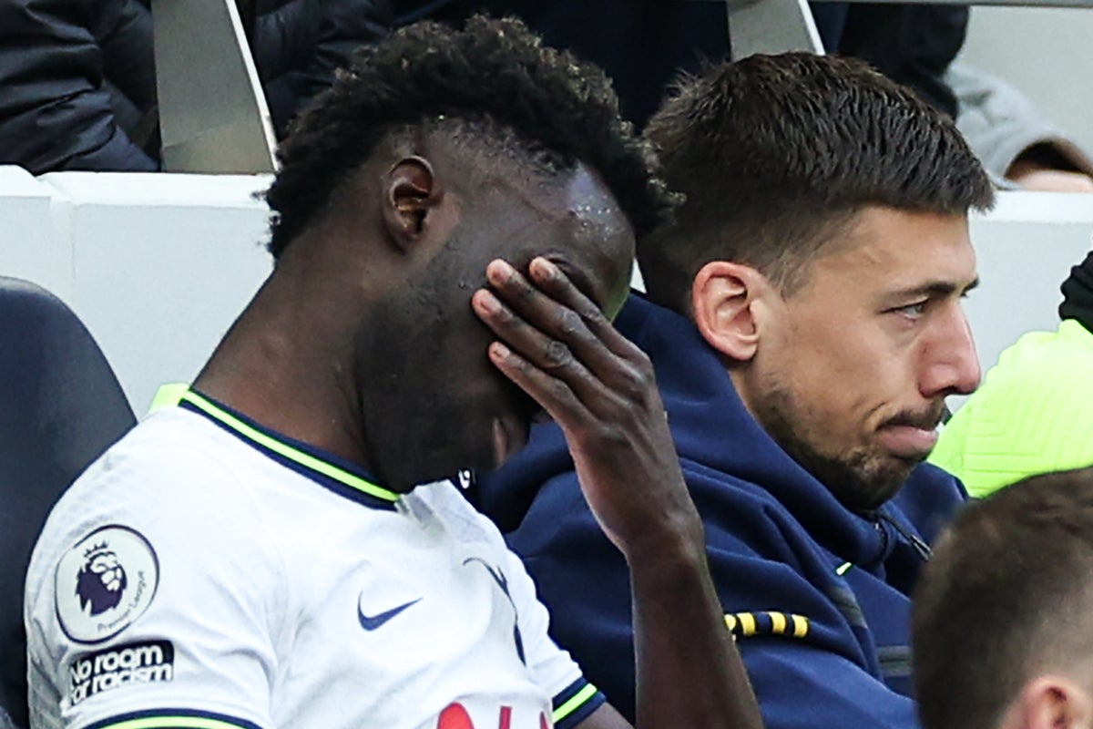 Hugo Lloris appelle à l'unité à Tottenham après que les fans se soient retournés contre Davinson Sanchez: "Il y a trop de négativité"