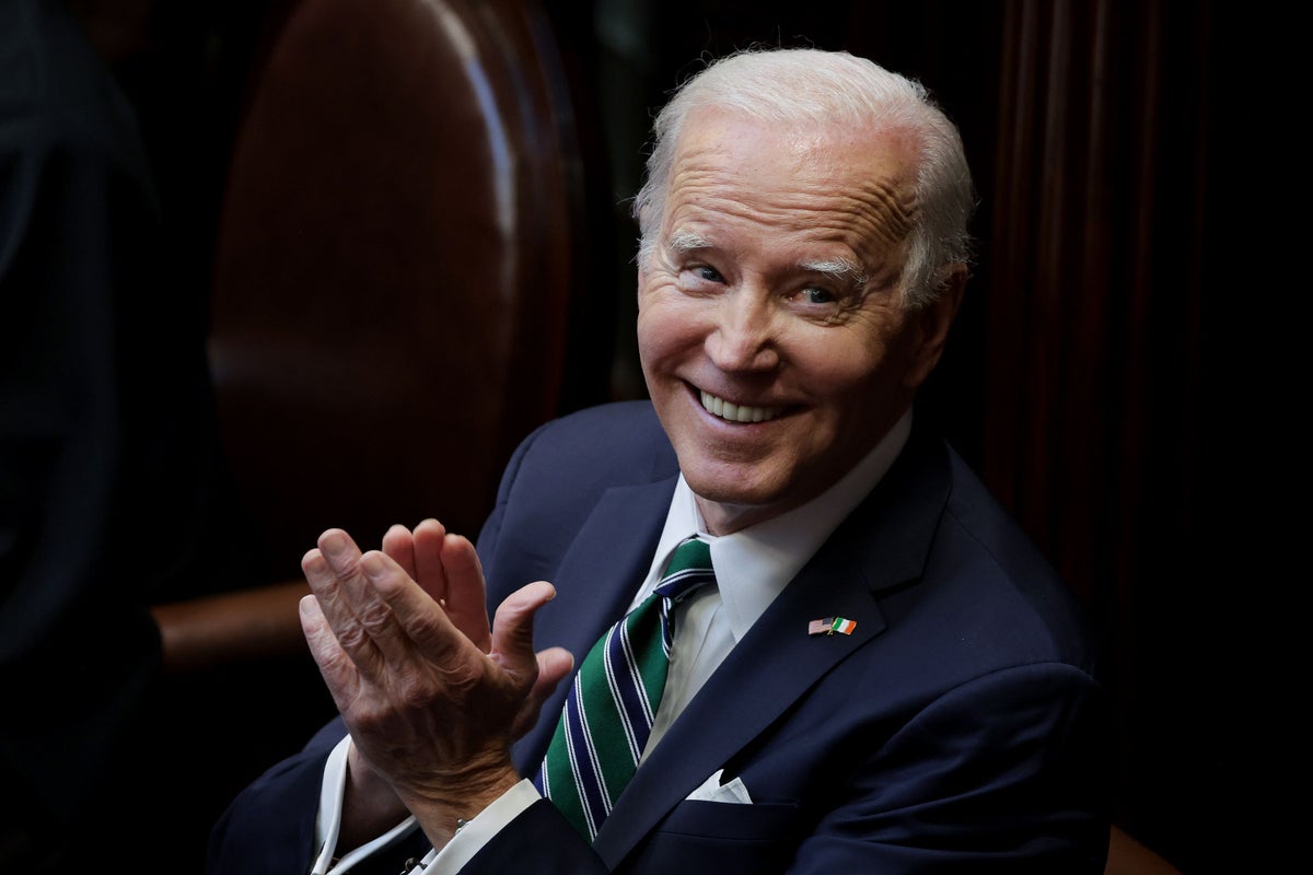 Joe Biden parle irlandais dans le Dail sous des applaudissements enthousiastes